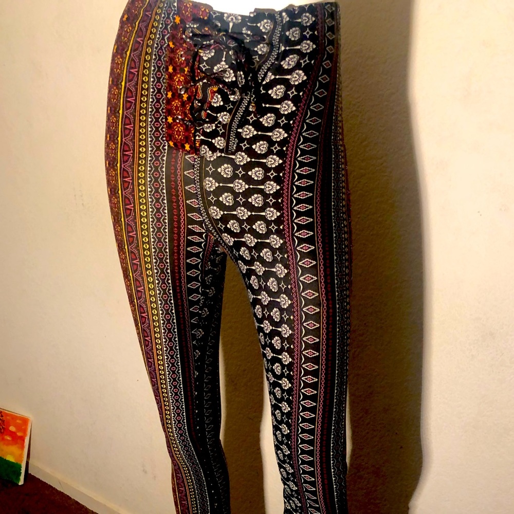 🖤🤍CUTE FLARE OUT PANTS🧡❤️